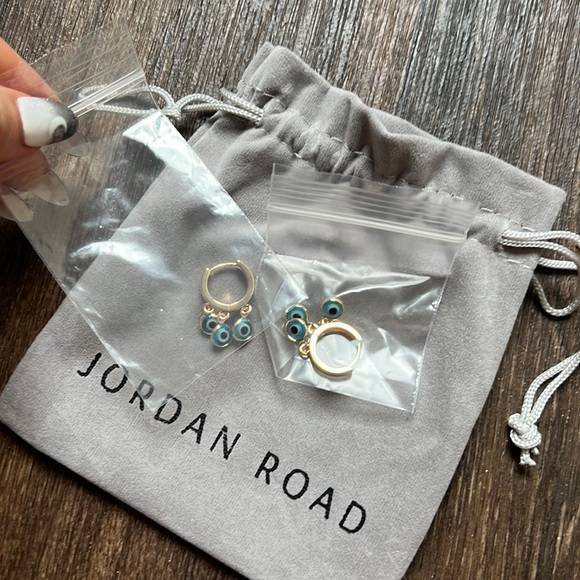 Jordan Road Eye Earrings - Picture 3 of 3